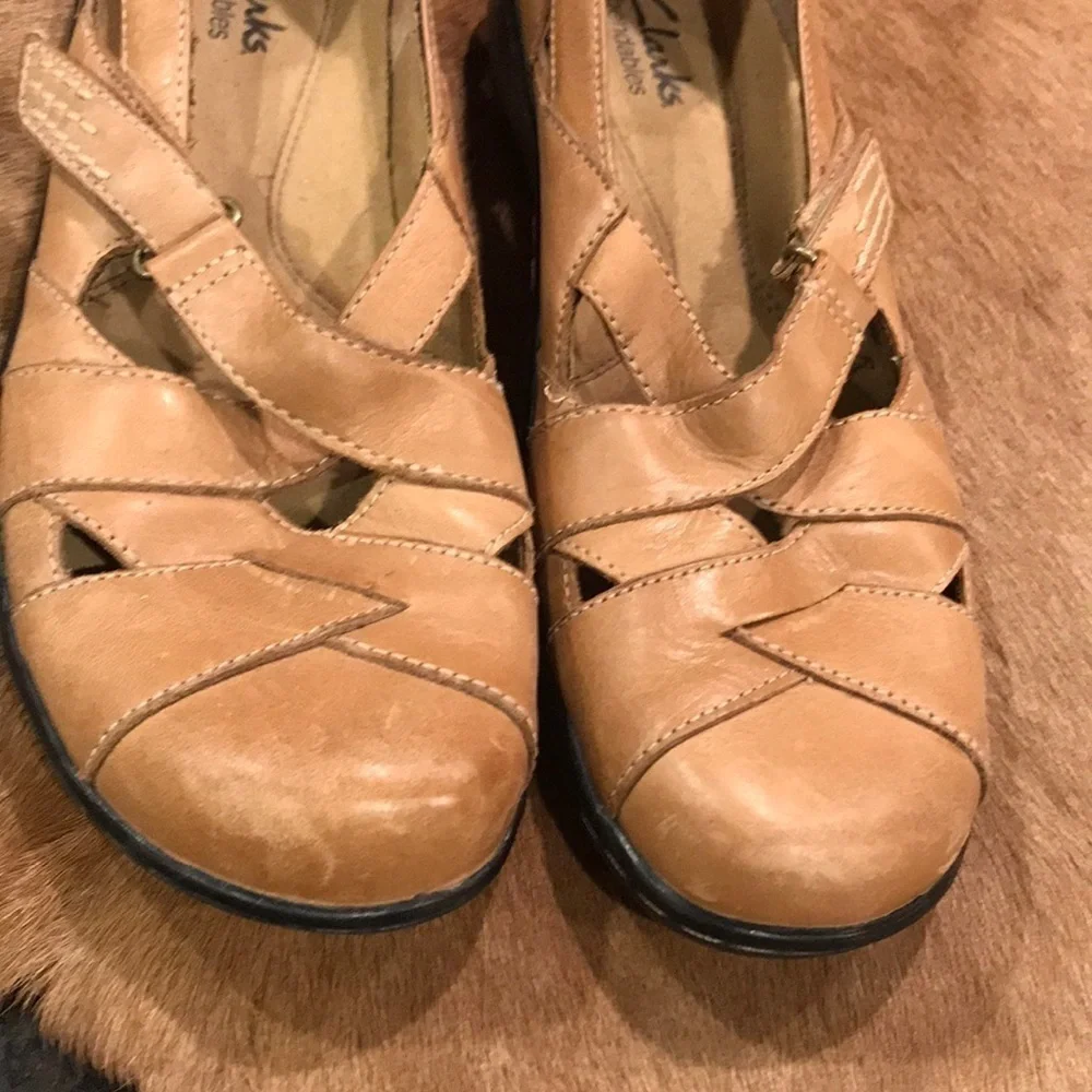 Clark’s Bendables Tan Leather Shoe Size 7.5N